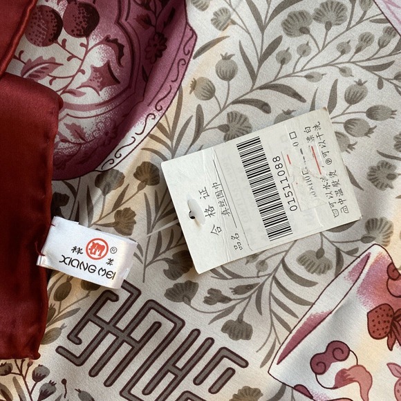 Large Silk Scarf 42 in square NWT silky Asian red pink teapots vessels vases - Picture 11 of 11